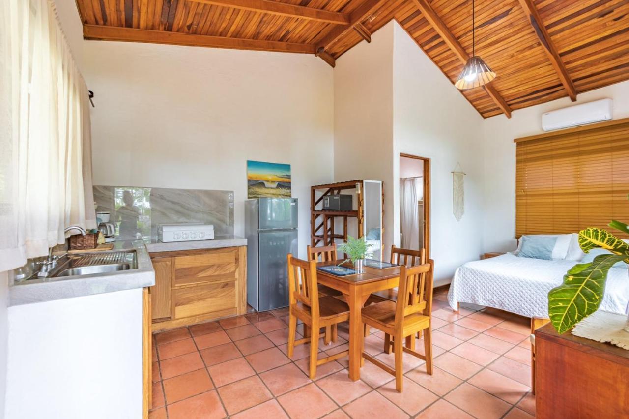 Ola Bonita Beachfront Apart Hotel Плайя-Ермоса Екстер'єр фото