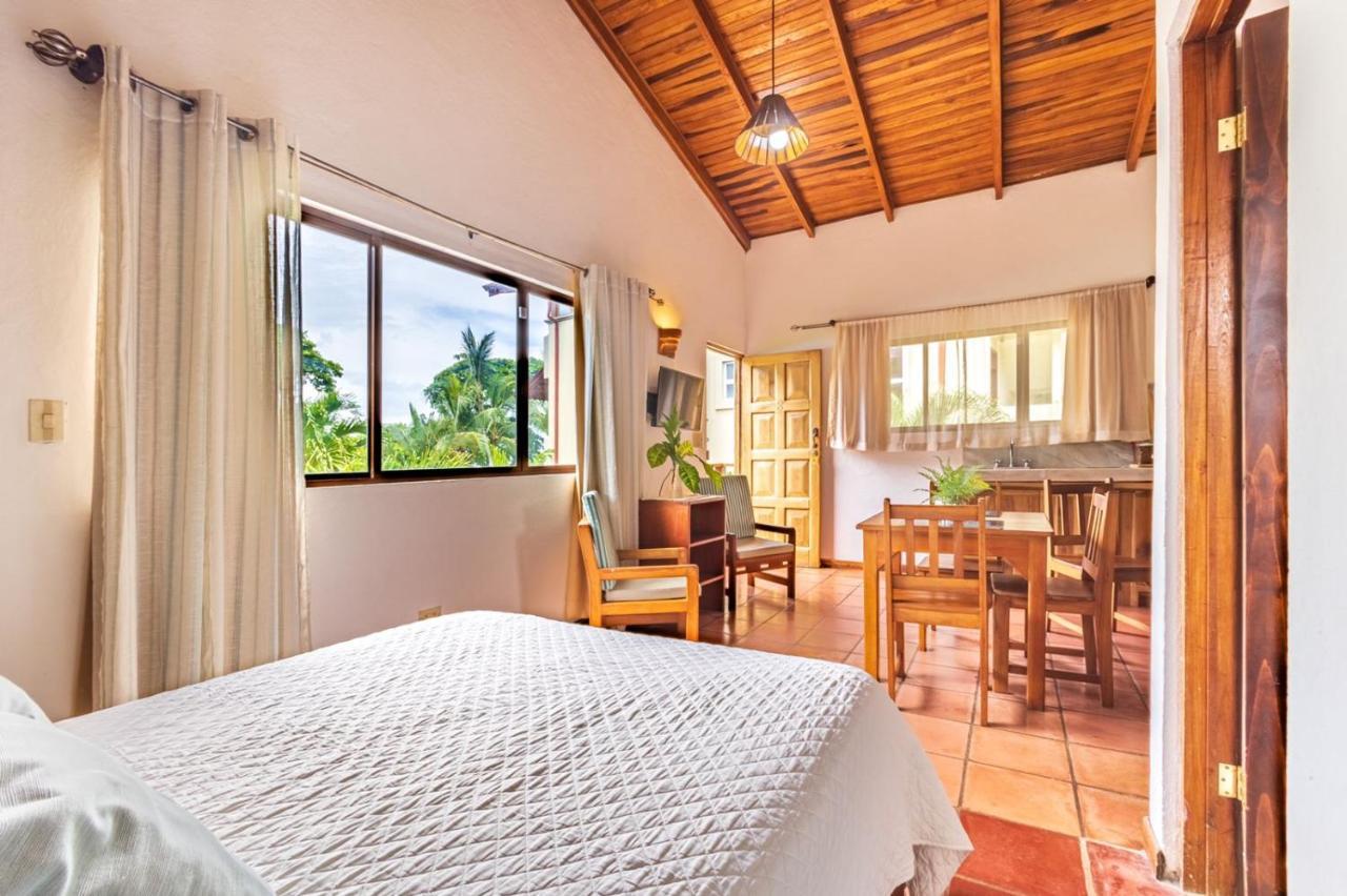 Ola Bonita Beachfront Apart Hotel Плайя-Ермоса Екстер'єр фото